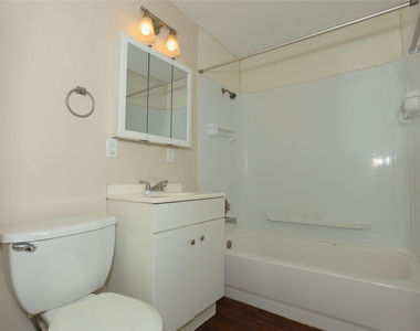 256 E Pecan Lane - Photo Thumbnail 7