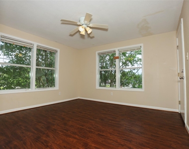 256 E Pecan Lane - Photo Thumbnail 2