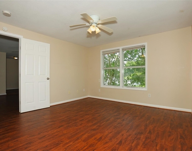 256 E Pecan Lane - Photo Thumbnail 1