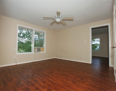 256 E Pecan Lane - Photo Thumbnail 4