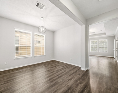 2711 Wallingford Pines - Photo Thumbnail 18