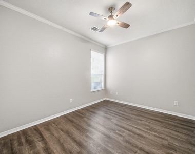 2711 Wallingford Pines - Photo Thumbnail 26