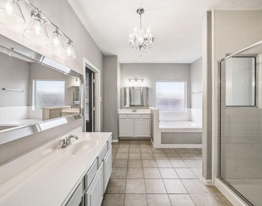 2711 Wallingford Pines - Photo Thumbnail 23