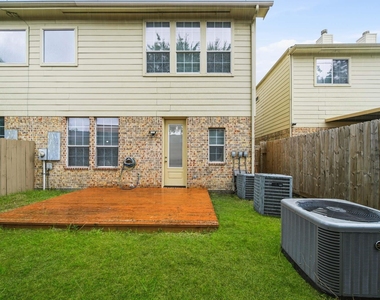 2711 Wallingford Pines - Photo Thumbnail 32