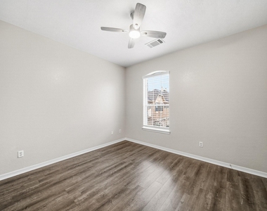 2711 Wallingford Pines - Photo Thumbnail 25