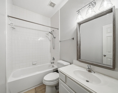 2711 Wallingford Pines - Photo Thumbnail 27