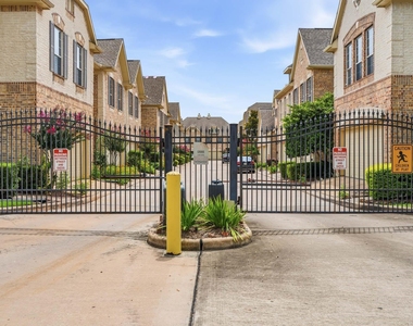 2711 Wallingford Pines - Photo Thumbnail 35