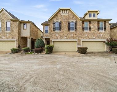 2711 Wallingford Pines - Photo Thumbnail 2