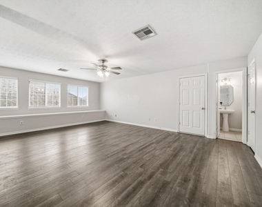 2711 Wallingford Pines - Photo Thumbnail 29
