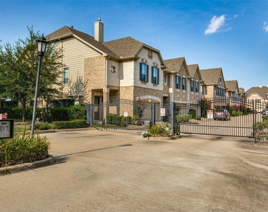 2711 Wallingford Pines - Photo Thumbnail 34