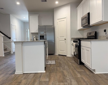 31310 Derbyhaven Drive - Photo Thumbnail 7