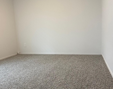 31310 Derbyhaven Drive - Photo Thumbnail 12