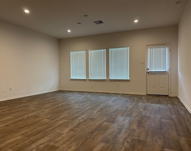 31310 Derbyhaven Drive - Photo Thumbnail 5