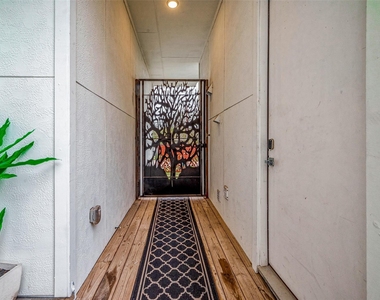 5722 Cullen Boulevard - Photo Thumbnail 2