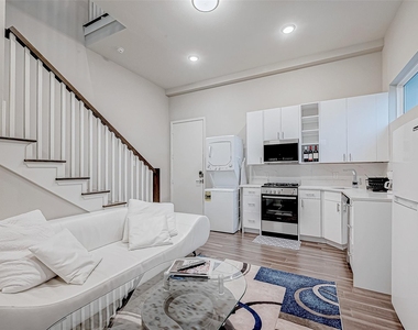 5722 Cullen Boulevard - Photo Thumbnail 5