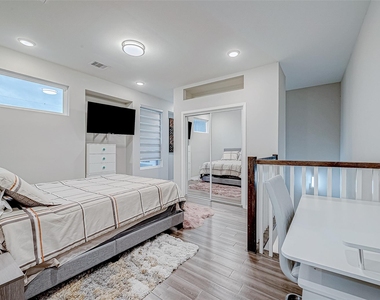 5722 Cullen Boulevard - Photo Thumbnail 12
