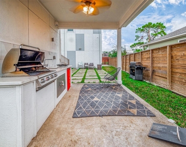 5722 Cullen Boulevard - Photo Thumbnail 15