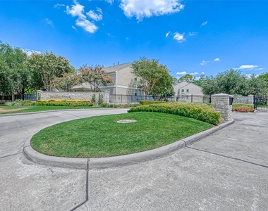 13600 Breton Ridge Street - Photo Thumbnail 43