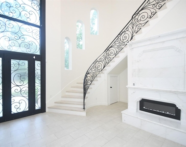 422 Mignon Lane - Photo Thumbnail 1