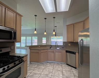 3210 Woodcreek Glen Lane - Photo Thumbnail 10