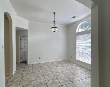 3210 Woodcreek Glen Lane - Photo Thumbnail 14