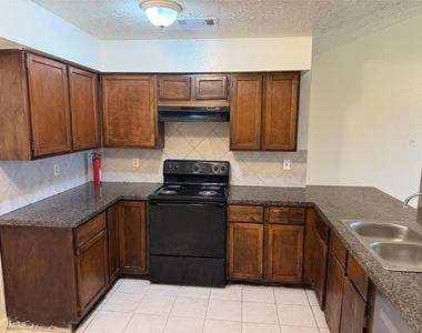 8307 Bird Meadow Lane - Photo Thumbnail 6