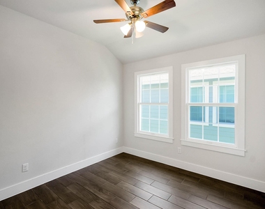5901 Woodview Drive - Photo Thumbnail 4