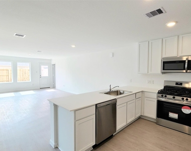 26819 Feather Reed Drive - Photo Thumbnail 4