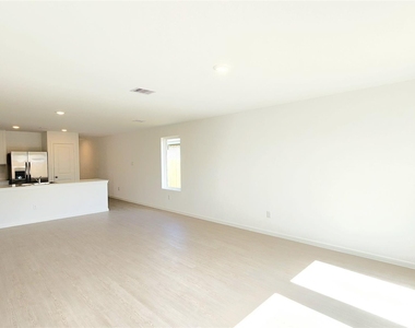26819 Feather Reed Drive - Photo Thumbnail 9