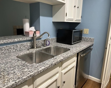6602 Harbor Town Drive - Photo Thumbnail 17