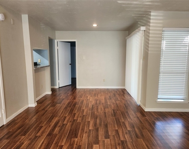 6602 Harbor Town Drive - Photo Thumbnail 11