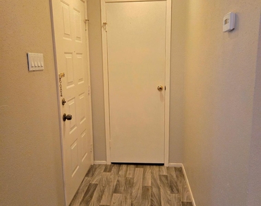 6602 Harbor Town Drive - Photo Thumbnail 5
