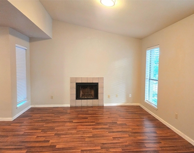 6602 Harbor Town Drive - Photo Thumbnail 10