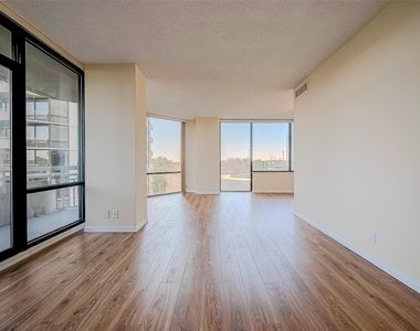 14 Greenway Plaza - Photo Thumbnail 1