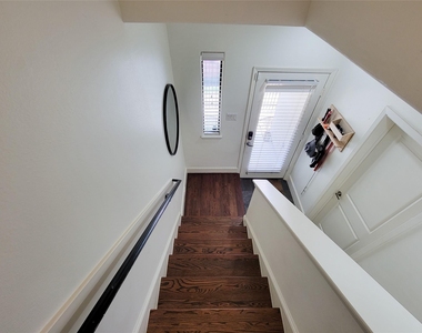 403 Jackson Hill Street - Photo Thumbnail 11