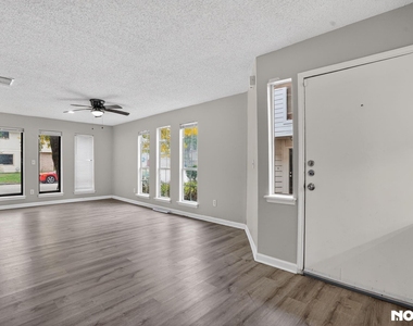 17805 Villa Way Drive - Photo Thumbnail 3