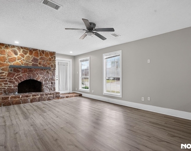 17805 Villa Way Drive - Photo Thumbnail 5