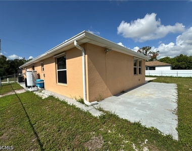 4914 7th Street W - Photo Thumbnail 4
