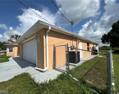 4914 7th Street W - Photo Thumbnail 3