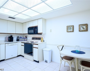565 Beachwalk Circle - Photo Thumbnail 11