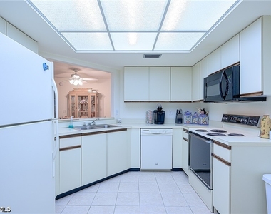 565 Beachwalk Circle - Photo Thumbnail 12
