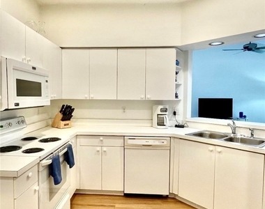685 Windsor Square - Photo Thumbnail 32
