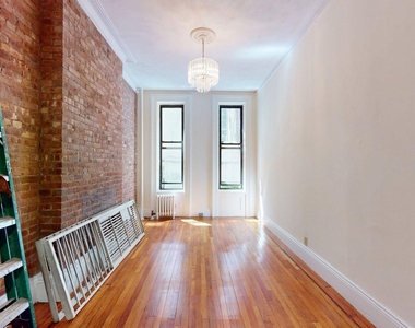 West 10th Street - Photo Thumbnail 1