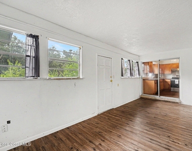 2425 Heritage Drive - Photo Thumbnail 6