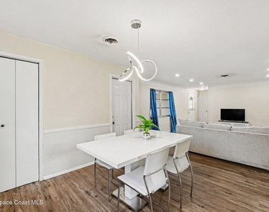 2425 Heritage Drive - Photo Thumbnail 3