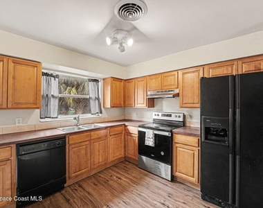 2425 Heritage Drive - Photo Thumbnail 5