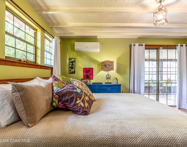 1211 Houston Street - Photo Thumbnail 12