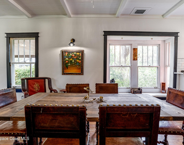 1211 Houston Street - Photo Thumbnail 4