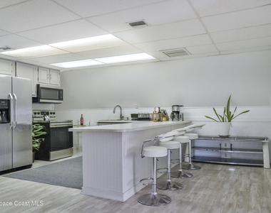 2440 Brandywine Lane - Photo Thumbnail 7