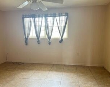 3765 S Hopkins Avenue - Photo Thumbnail 4